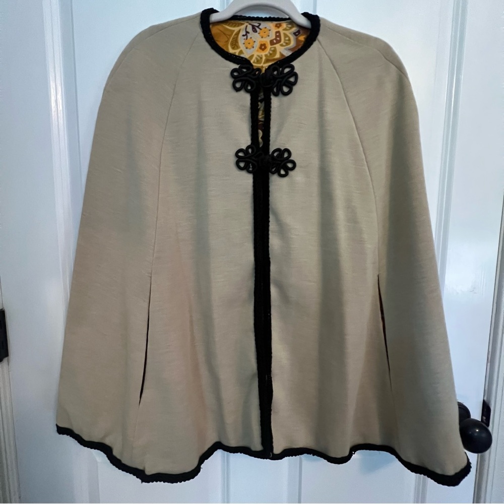 Vintage 1970s Reversible Cape Beige & Black w/ Orange Paisley‎ Pattern One Size
